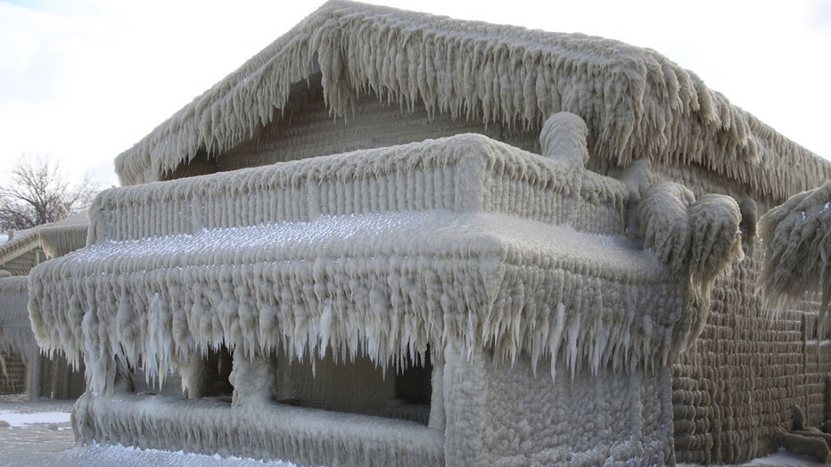 New York homes covered in ice, resemble 'Frozen' after storm brings