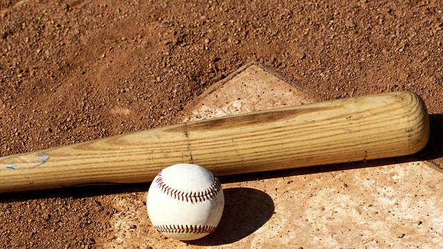 Woman, dad hit with bat in Florida after confronting group of college kids drinking