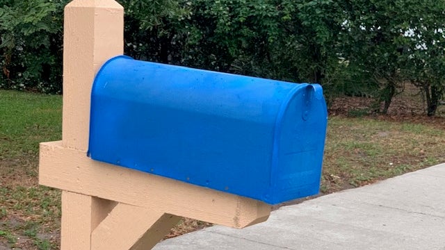 Police department warns residents to wear pants while checking mailbox