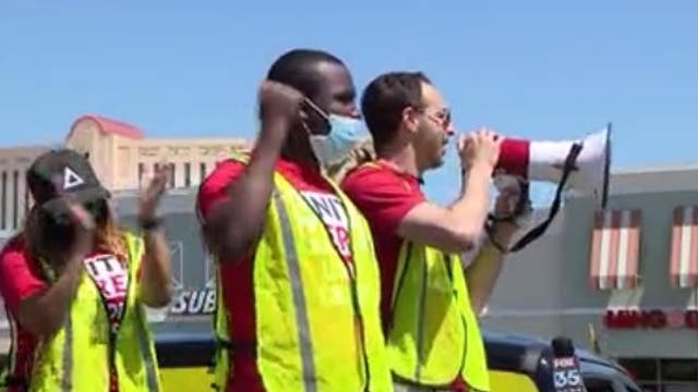 Union hospitality workers demanding safe reopening for tourism industry