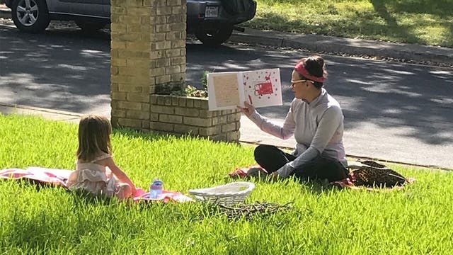 Texas preschool teacher surprises students with a backyard class