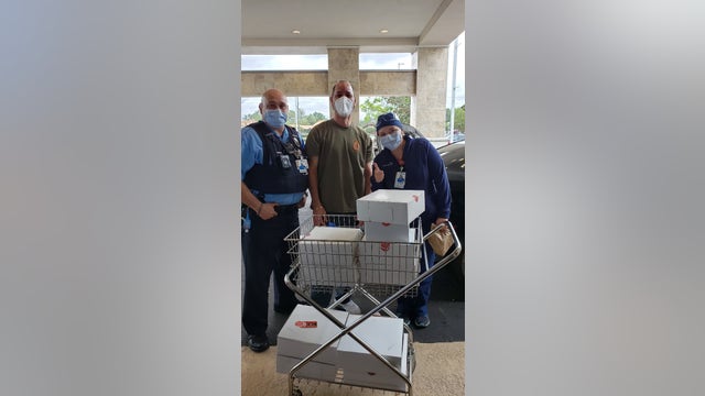 Veteran uses stimulus check to buy meals for healthcare workers