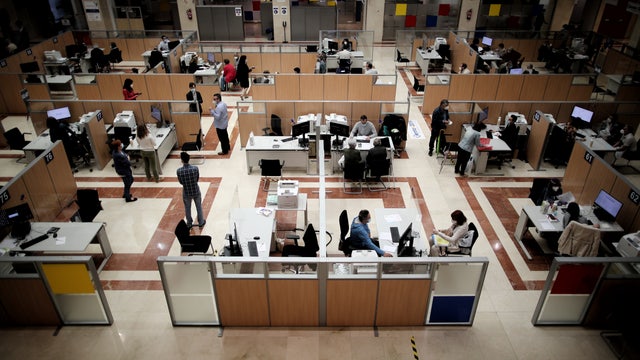Riskiest behaviors to avoid during coronavirus pandemic, according to an expert