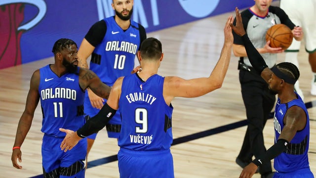 Vucevic, Magic upset top-seeded Bucks in NBA playoff opener