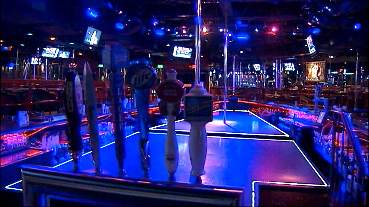 Jacksonville strip club owners want to lower dancer age to 18