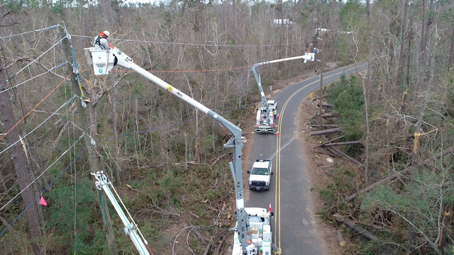 Florida Power & Light crews return home after restoring power to those hit by Hurricane Laura, raising money