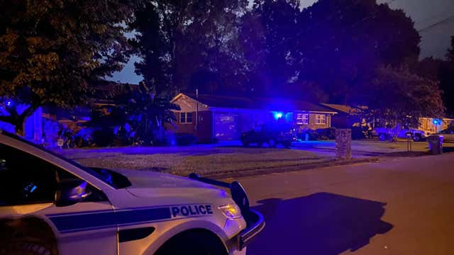 Alabama neighborhood shines blue in appreciation of police