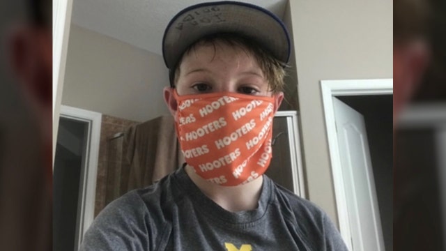 Hooters offers free wings to 5th grader told to remove mask in class