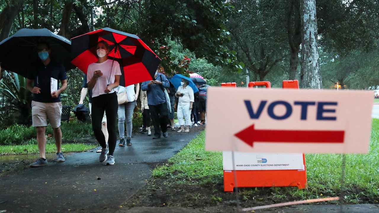 Florida Voters Cast 350,000 Ballots On The 1st Day Of Early Voting ...