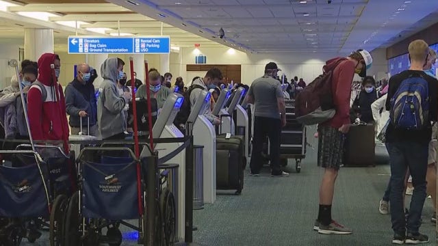 Orlando airport sees holiday crowds but not the size of years past