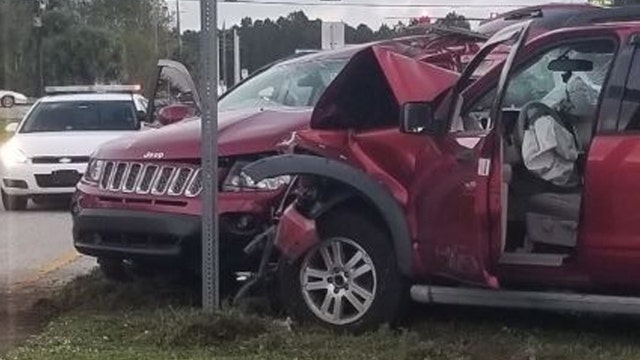 75-year-old Florida woman dies after crash, police say