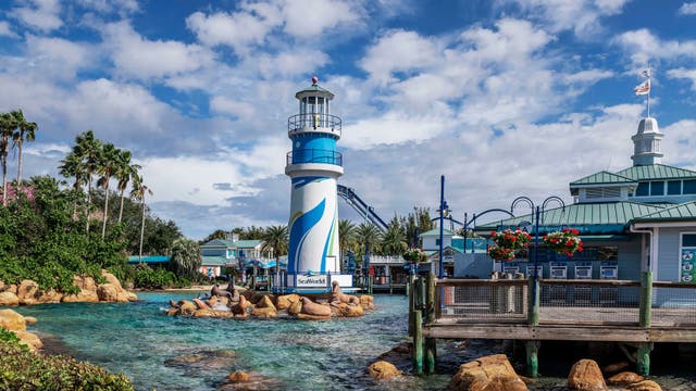 'Spooktacular' back at SeaWorld Orlando; 'Howl-O-Scream' debuts for first time
