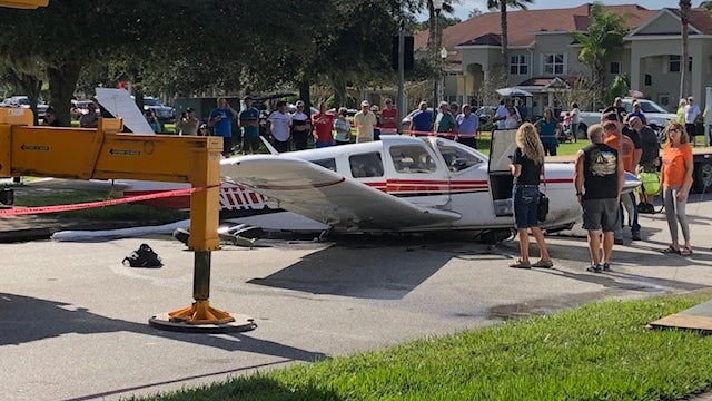 Crews remove small plane that crashed into lake in New Smyrna Beach