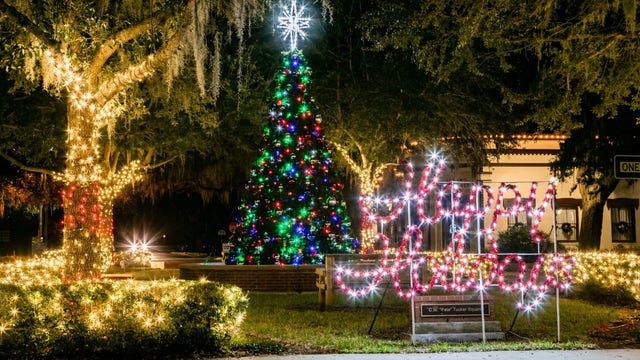 Oakland to host drive through Christmas event where you can meet Santa safely