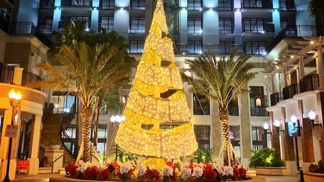 Downtown Orlando becomes winter wonderland during month-long holiday event