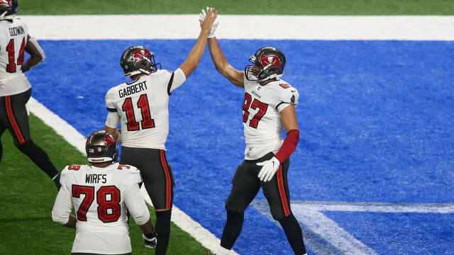 Hungry Buccaneers aim to keep building momentum for NFL playoffs