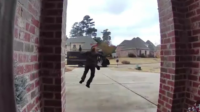 UPS driver dances with joy over treats left on doorstep during delivery