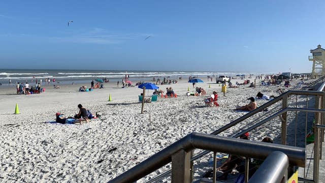 New Year's holiday, perfect weather brings crowds to Florida beaches