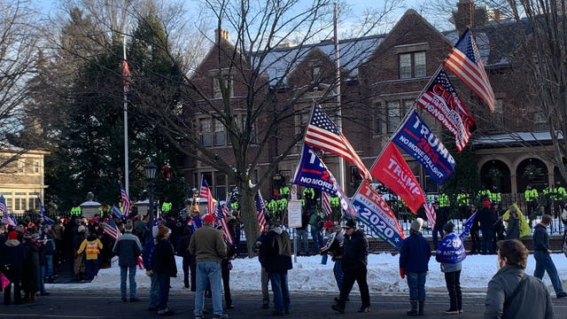 Pro-Trump protesters gather outside Minnesota Capitol, Governor's mansion