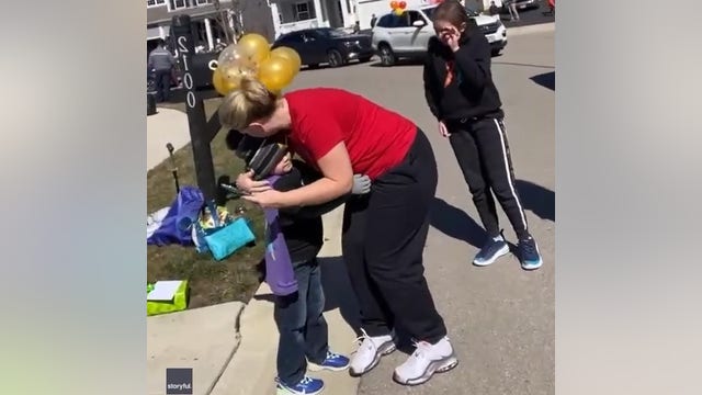 Town holds parade for 5-year-old boy who completed 3 years of chemotherapy