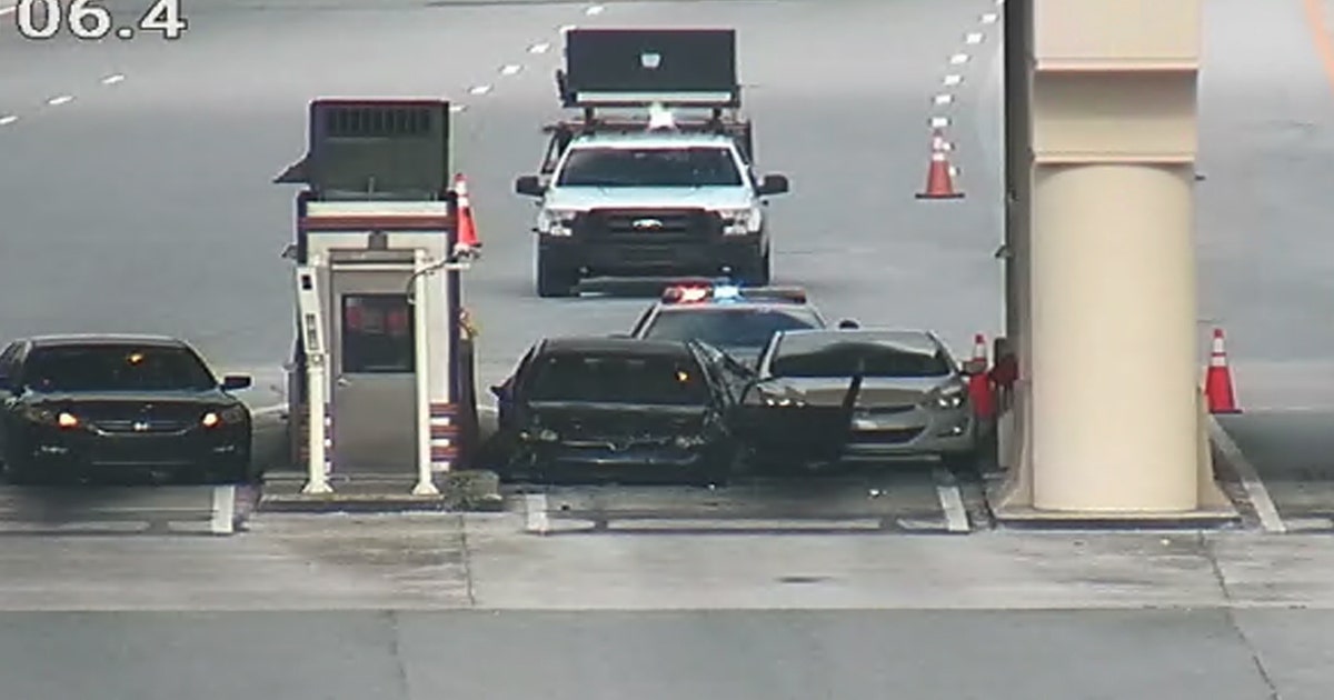 FHP: 2 vehicles crash into toll booth on Orlando roadway | FOX 35 Orlando