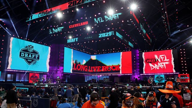 NFL Draft 2021: Falcons nab Gators Pitts at No. 4; Dolphins select Bama's Waddle at No. 6