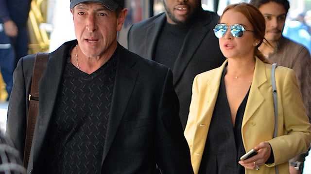 Lindsay Lohan’s dad accused of taking kickbacks from rehab