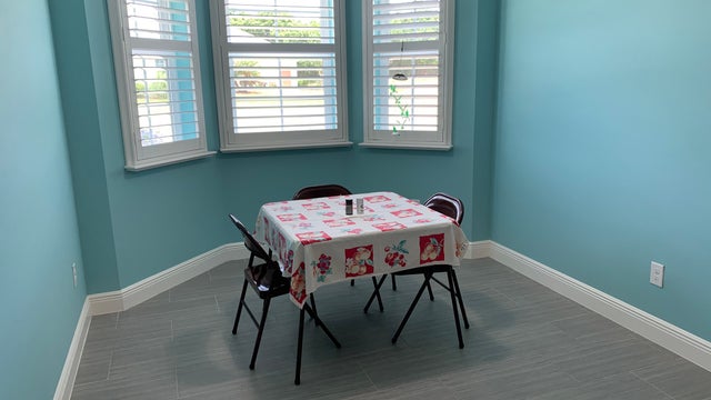 New homeowners wait on furniture after cross-country move