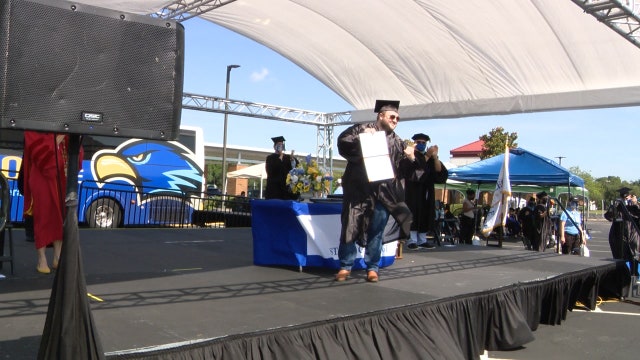 Seminole State College holds drive-thru graduation