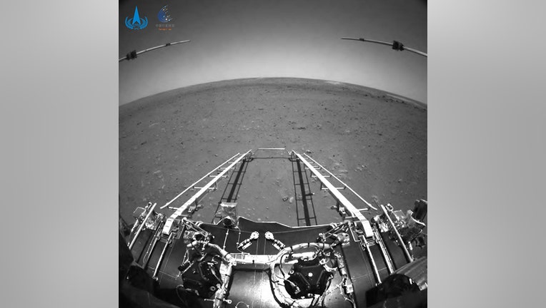 CNSA_Zhuron_Mars_rover_1.jpg