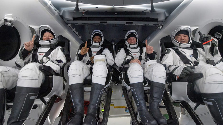 spacex crew-1 splashdown