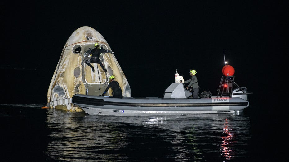 spacex crew-1 splashdown