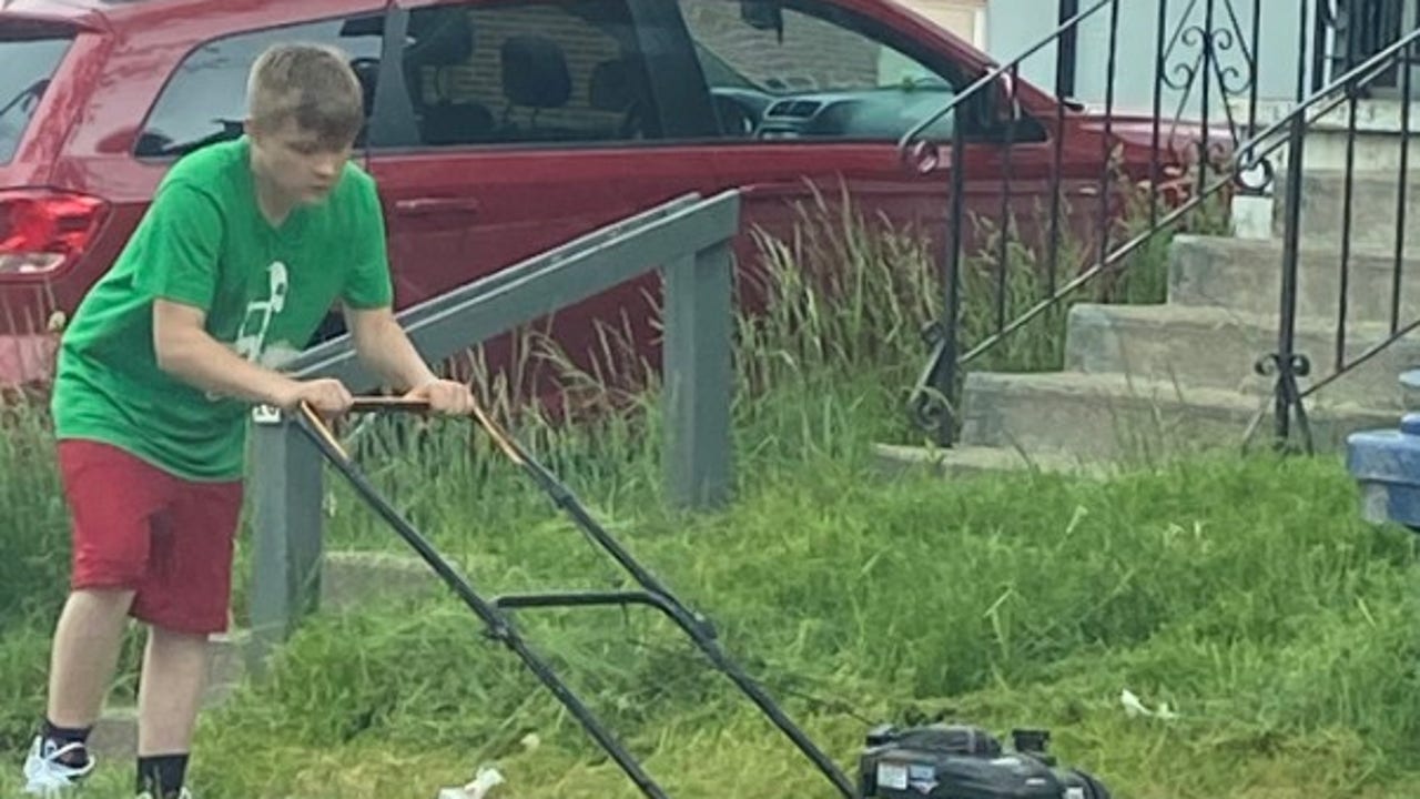 Teen mows veterans' lawns to honor late grandfather: 'He taught me' - Vimarsana News