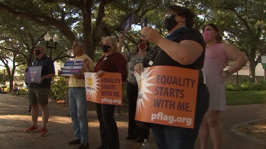 P-TRANSGENDER-BAN-PROTEST_WTVTbb6d_186.mp4_.00_00_15_12.Still001.jpg