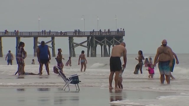 Holiday crowds flock to Florida beaches despite incoming tropical storm