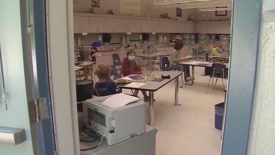 School districts extend online learning deadlines as COVID delta variant leaves parents torn