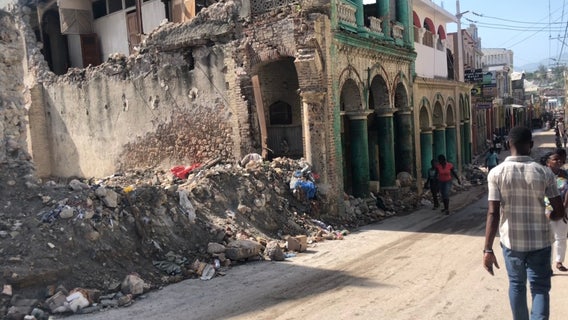 Florida men delivering water purifiers to victims of Haiti earthquake