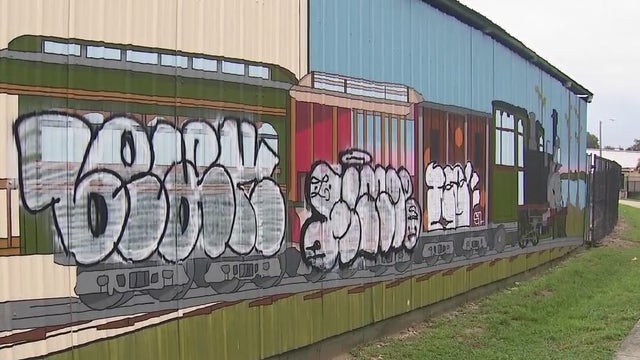 FOX 35 EXCLUSIVE: New mural vandalized along Orlando Trail set to be restored by local artist