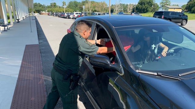 Sheriff's office gives out free backpacks to students
