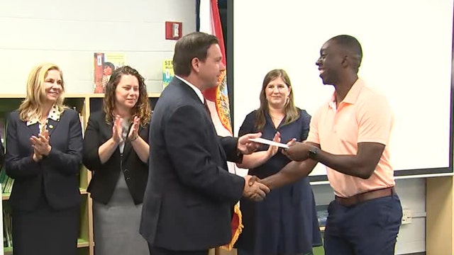 ‘A success story’: Lakewood Elementary teachers in St. Pete first to receive $1,000 bonuses