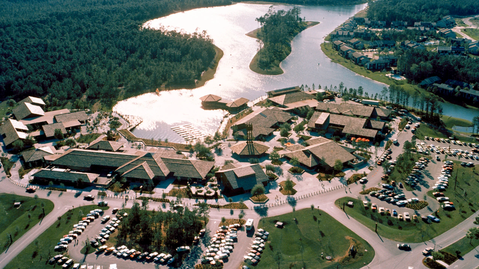 lake buena vista village shopping center