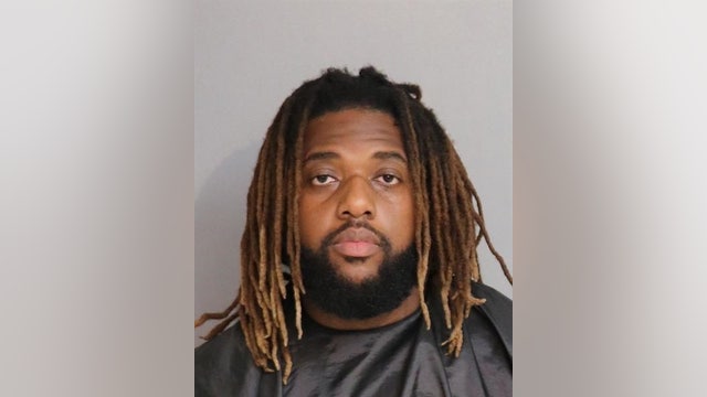 Police: Florida school administrator admits to having sex with student