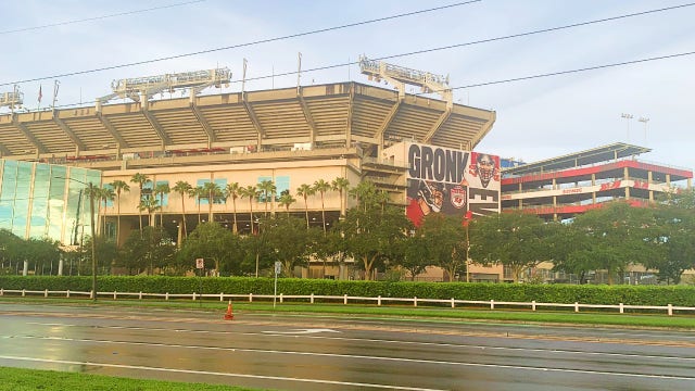Tailgaters back at Raymond James Stadium