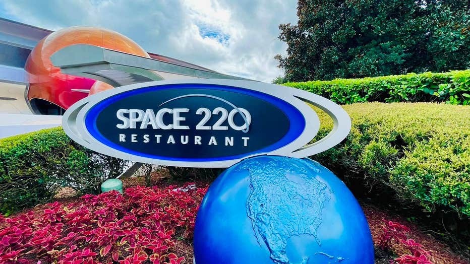 epcot space 220 restaurant