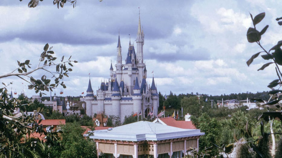 cinderella castle disney magic kingdom