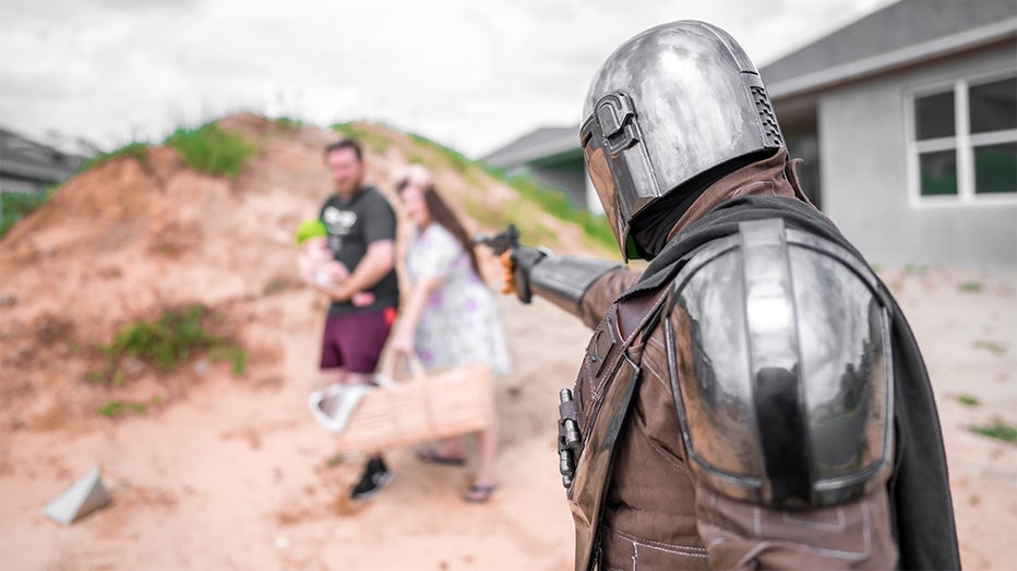 mandalorian florida couple newborn baby photoshoot yoda