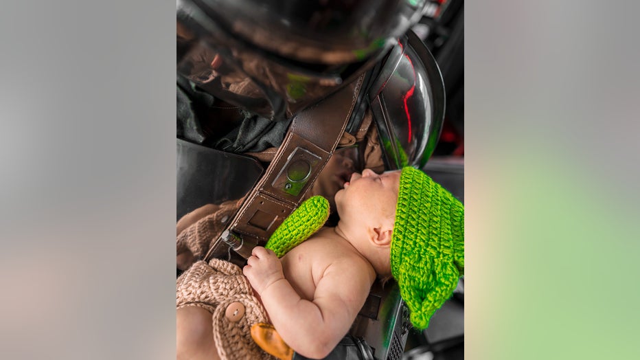 mandalorian florida couple newborn baby photoshoot yoda
