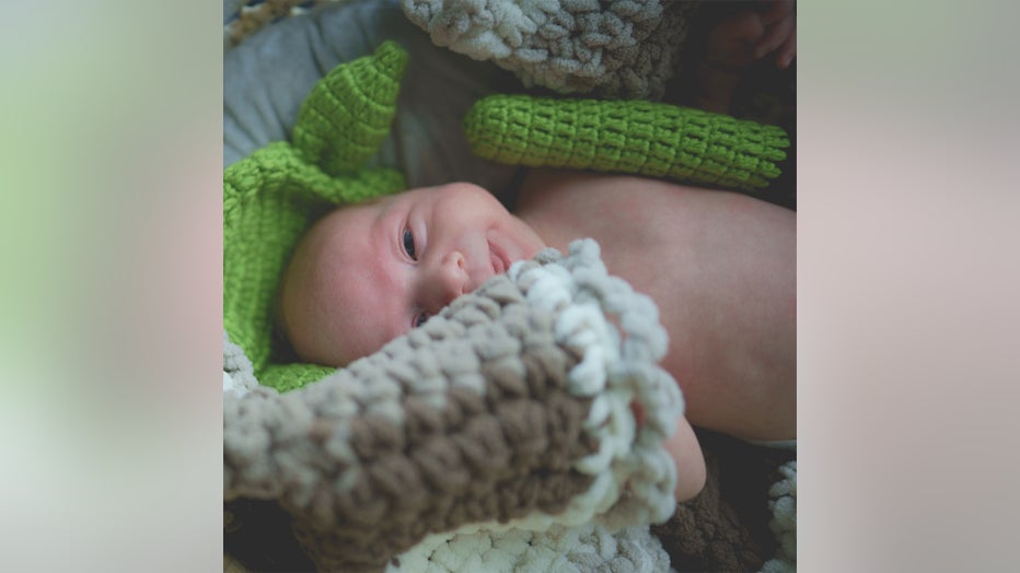 mandalorian florida couple newborn baby photoshoot yoda