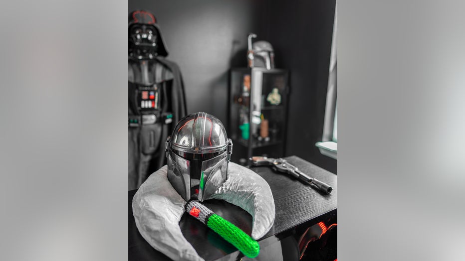 mandalorian florida couple newborn baby photoshoot yoda