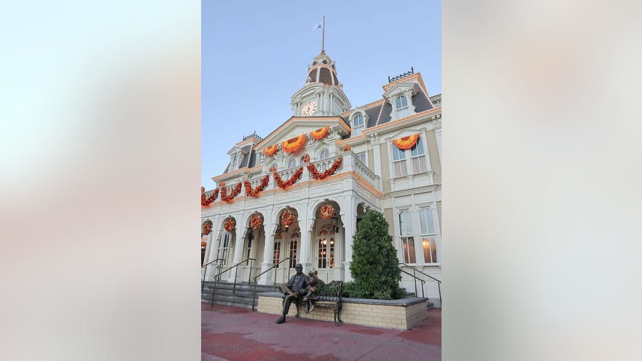 roy o disney statue